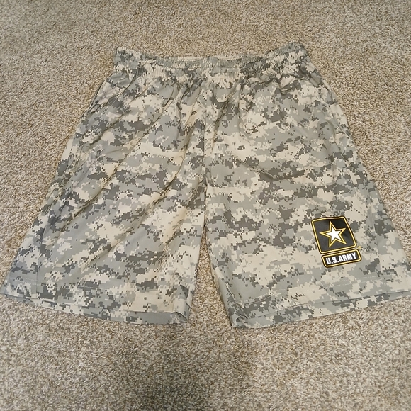 U.S Army Military Camo Shorts Men's Size Small - Picture 1 of 4